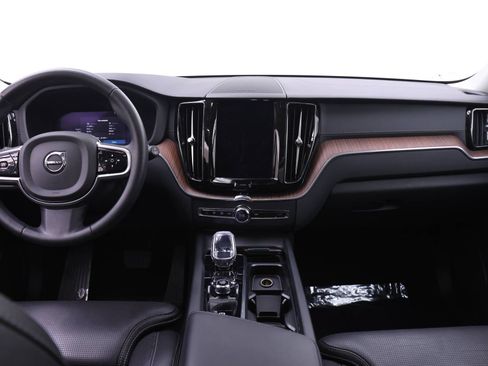 Certified 2023 Volvo XC60 B5 Ultimate w/ Protection Package Premier FWD image 8