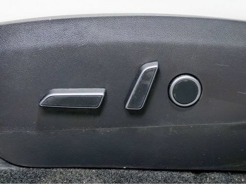 Used 2021 Tesla Model Y Long Range AWD/4WD image 7