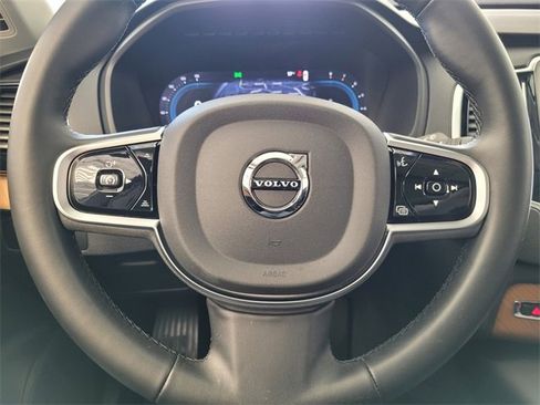 Certified 2025 Volvo XC90 B6 Ultra image 37