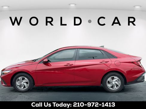 Certified 2025 Hyundai Elantra SE FWD image 6