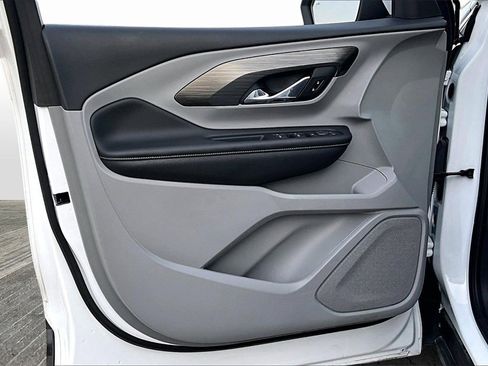 Used 2023 GMC Terrain SLE image 18