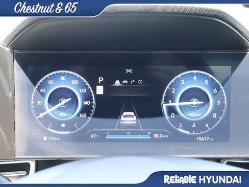 Certified 2025 Hyundai Elantra SEL FWD image 30