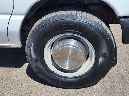 Used 2000 Ford E-350 and Econoline 350 Club Wagon image 9