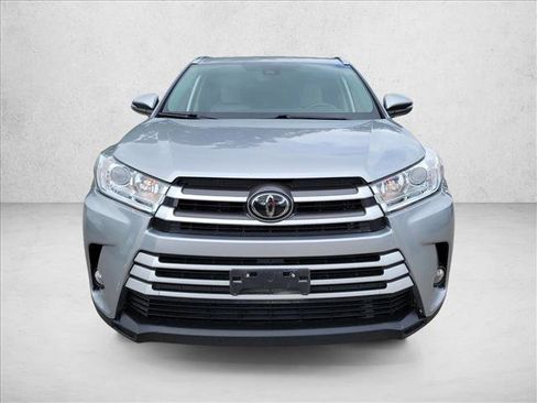Used 2018 Toyota Highlander XLE FWD image 2