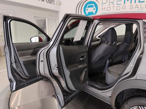 Used 2025 Nissan Kicks SV w/ SV Premium Package image 19