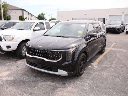 Used 2025 Kia Carnival FWD image 4