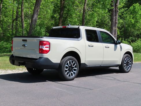 Used 2024 Ford Maverick Lariat FWD image 3