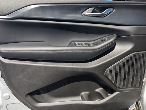 New 2025 Jeep Grand Cherokee Altitude image 13