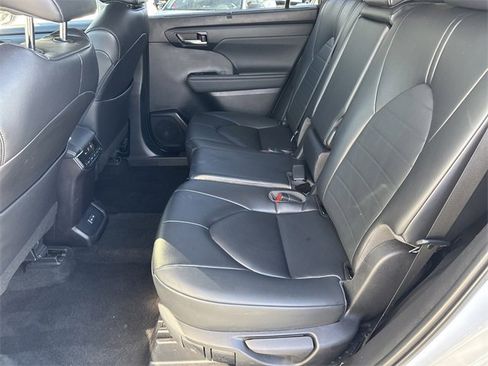 Used 2023 Toyota Highlander XLE image 21