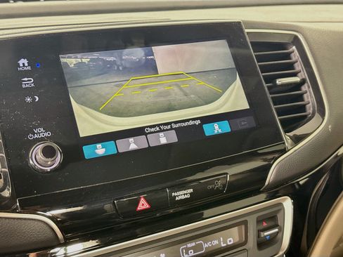 Used 2019 Honda Pilot Touring image 16