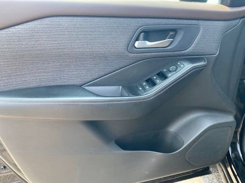 Used 2023 Nissan Rogue SV AWD/4WD image 13