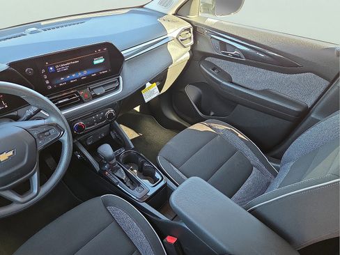 Used 2024 Chevrolet TrailBlazer LT w/ Driver Confidence Package image 12