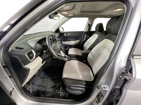 Used 2023 Hyundai Venue SEL w/ Cargo Package FWD image 19