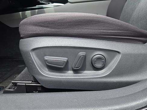 Used 2019 Toyota Camry LE FWD image 15