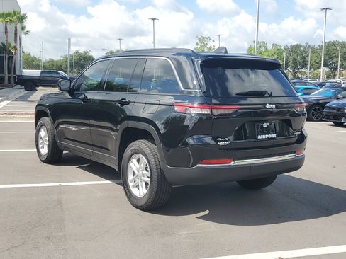 Used 2025 Jeep Grand Cherokee Laredo w/ Luxury Tech Group I AWD/4WD image 5