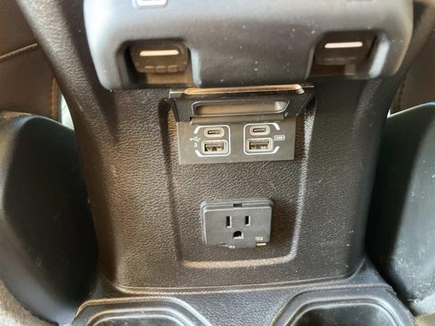 Used 2020 Jeep Gladiator Overland AWD/4WD image 12