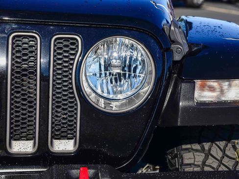 Used 2022 Jeep Wrangler Unlimited Rubicon w/ Cold Weather Group image 9