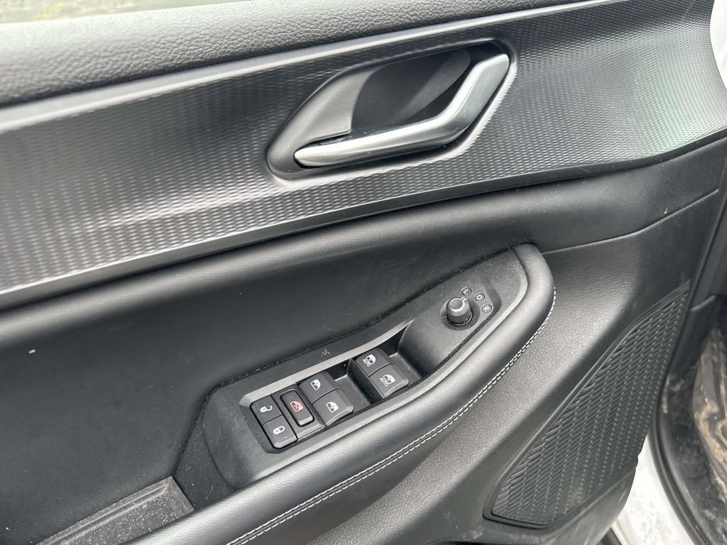 Used 2023 Jeep Grand Cherokee Altitude AWD/4WD image 15