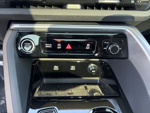 Used 2025 Audi Q5 Premium w/ Convenience Package AWD/4WD image 20