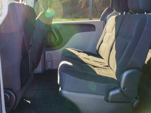 Used 2019 Dodge Grand Caravan SE image 14