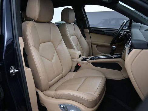 Certified 2023 Porsche Macan Turbo image 30