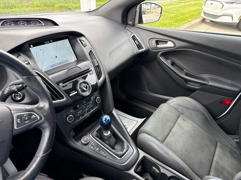 Used 2017 Ford Focus RS AWD/4WD image 19