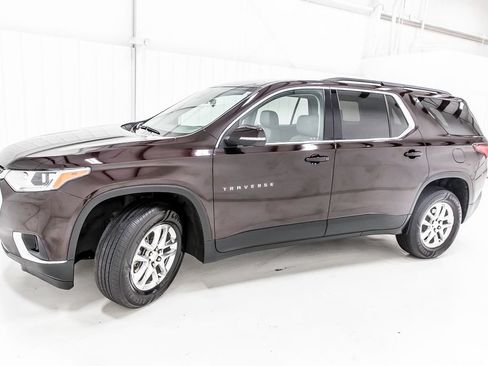 Used 2021 Chevrolet Traverse LT FWD image 3