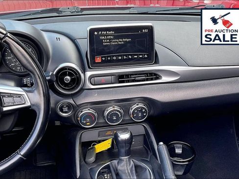 Used 2018 FIAT 124 Spider Classica w/ Technology & Siriusxm Group RWD image 6