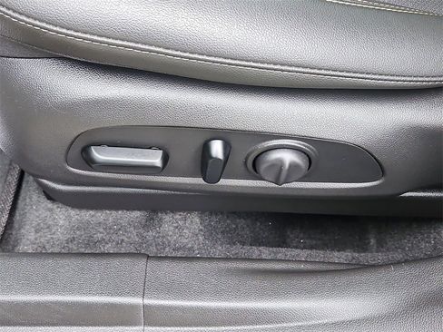 Certified 2025 Chevrolet Trax ACTIV w/ Sunroof Package image 21