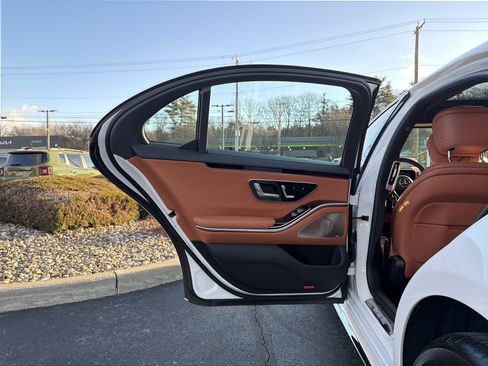 Used 2025 Mercedes-Benz S 580 S 580 image 27