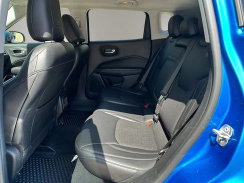 Used 2018 Jeep Compass Latitude w/ Popular Equipment Group AWD/4WD image 10