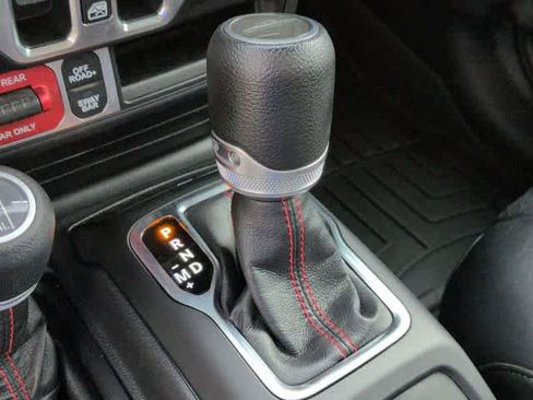 Used 2021 Jeep Gladiator Rubicon w/ Cold Weather Group AWD/4WD image 31