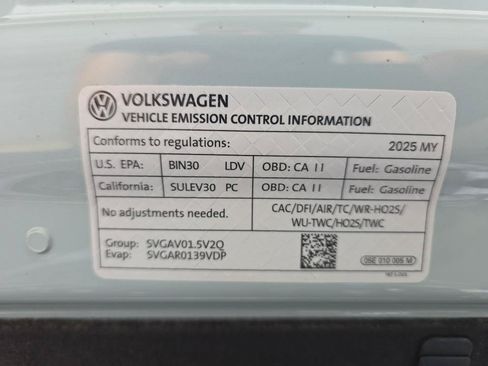 Used 2025 Volkswagen Jetta SEL FWD image 4