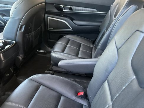 Used 2024 Kia Telluride EX w/ EX Captain's Chair Package FWD image 12