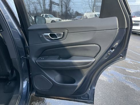 Used 2025 Volvo XC60 B5 Plus image 18