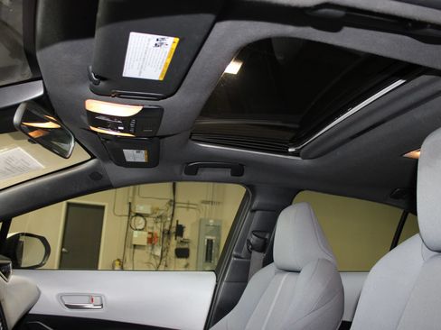 Used 2020 Toyota Corolla SE FWD image 25