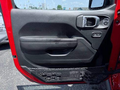 Used 2023 Jeep Gladiator Rubicon w/ Dual Top Group AWD/4WD image 11