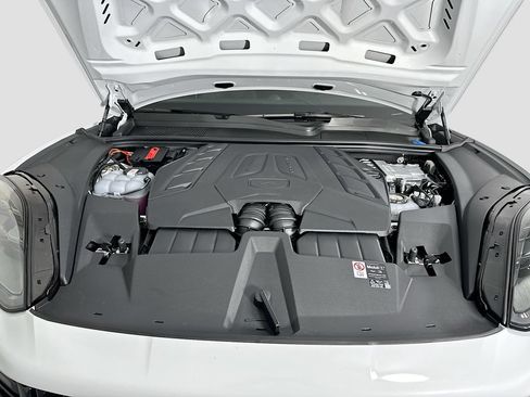 New 2026 Porsche Cayenne Turbo AWD/4WD image 33