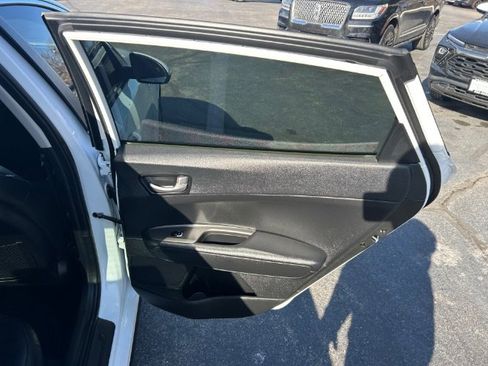 Used 2020 Kia Optima S image 11