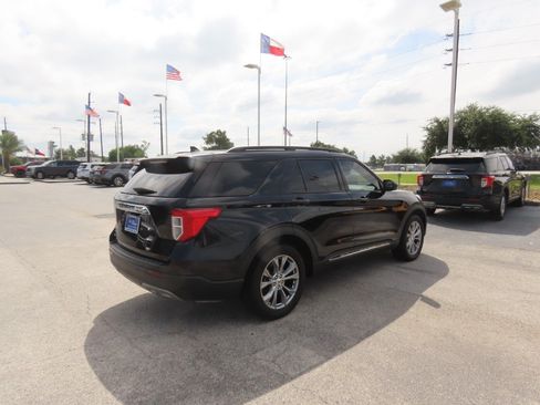 Certified 2023 Ford Explorer XLT w/ Equipment Group 202A RWD image 9