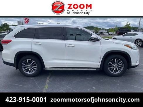 Used 2017 Toyota Highlander XLE FWD image 1