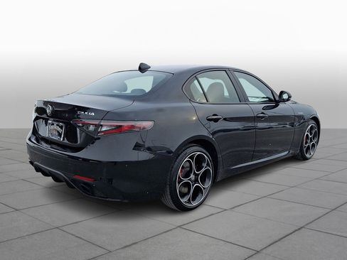 New 2025 Alfa Romeo Giulia AWD image 4