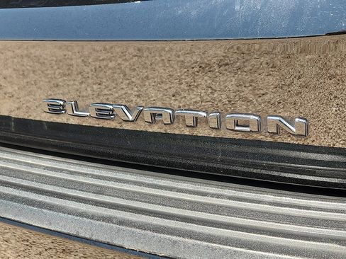 Used 2025 GMC Yukon XL Elevation w/ Elevation Premium Package AWD/4WD image 9
