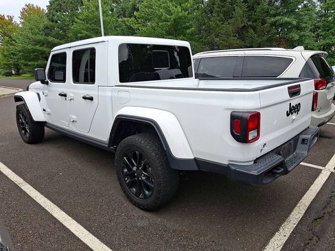 Used 2024 Jeep Gladiator Sport AWD/4WD image 6