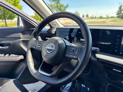 Certified 2025 Nissan Kicks SR FWD image 21
