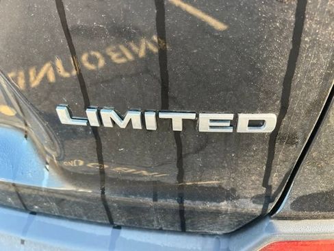 Used 2019 Jeep Cherokee Limited AWD/4WD image 7
