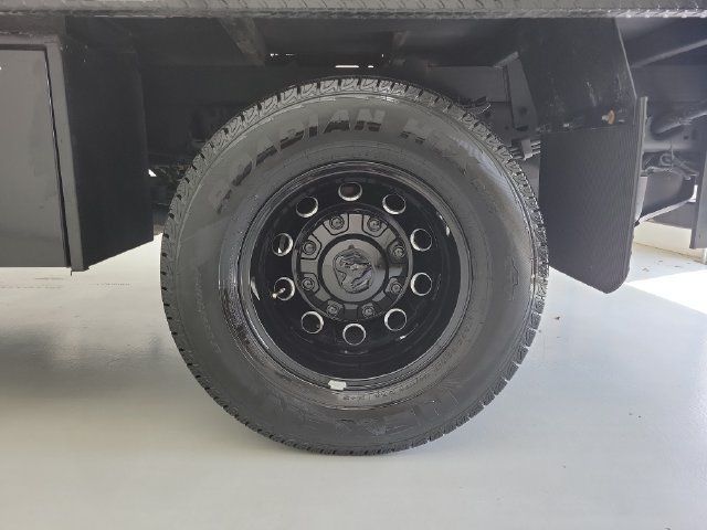 Used 2024 RAM 3500 Tradesman w/ Chrome Appearance Group AWD/4WD image 8