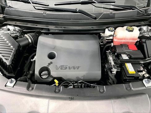 Used 2023 Chevrolet Traverse LT FWD image 11