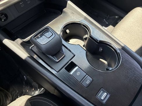 Used 2025 Nissan Rogue SV FWD image 18