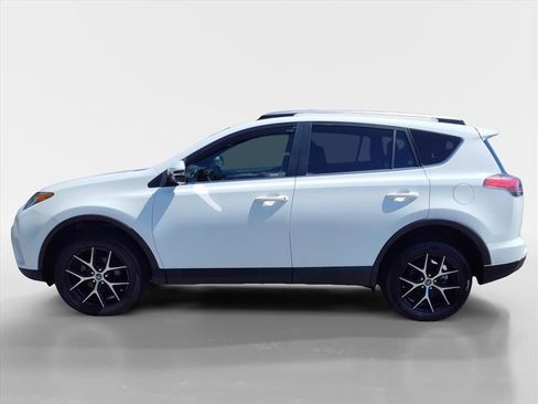 Used 2018 Toyota RAV4 SE AWD/4WD image 2